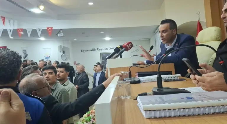 ÇİĞLİ MECLİSİNDE GERGİN ANLAR
