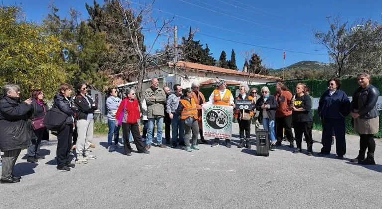 FOÇA'DA KADINA VE HAYVANA ŞİDDET PROTESTOSU
