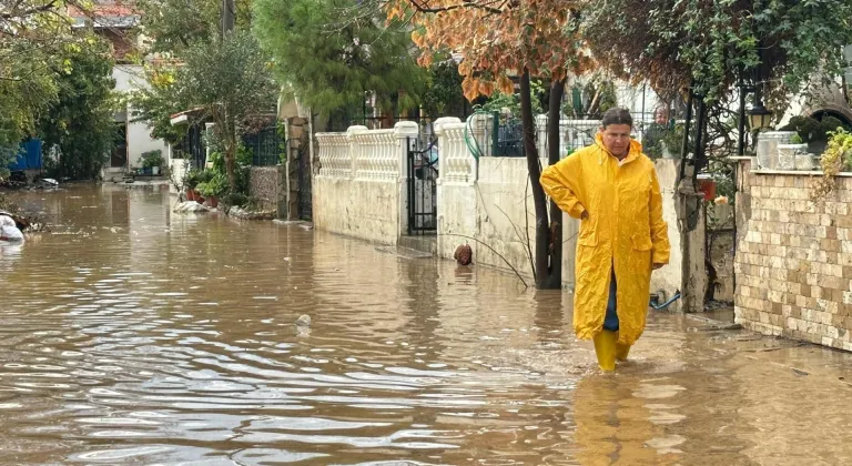 FOÇA'DA HER YOĞUN YAĞIŞTA GÖRÜNTÜ AYNI