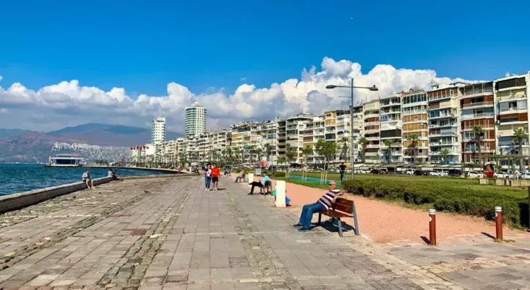 İZMİR'DE SICAKLIK 26 DERECEYE KADAR YÜKSELECEK
