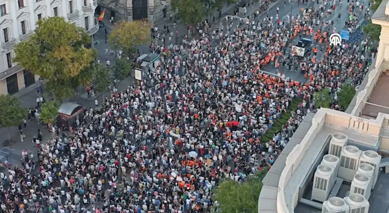 MADRİD KONUT KRİZİ İÇİN SOKAĞA İNDİ