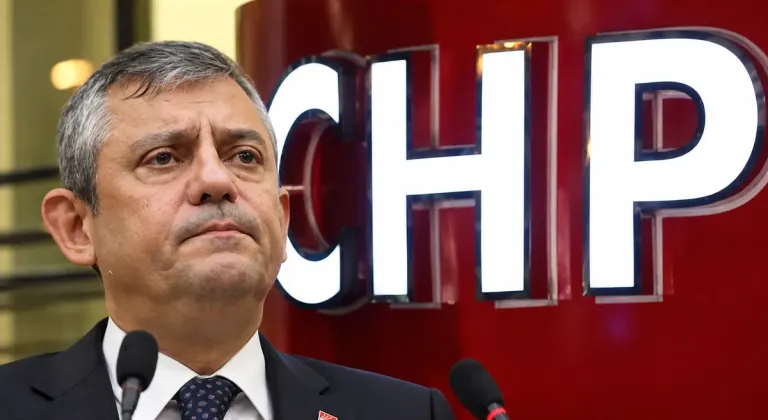 ÖZGÜR ÖZEL HAKKINDA BELGEDE SAHTECİLİK SUÇLAMASI